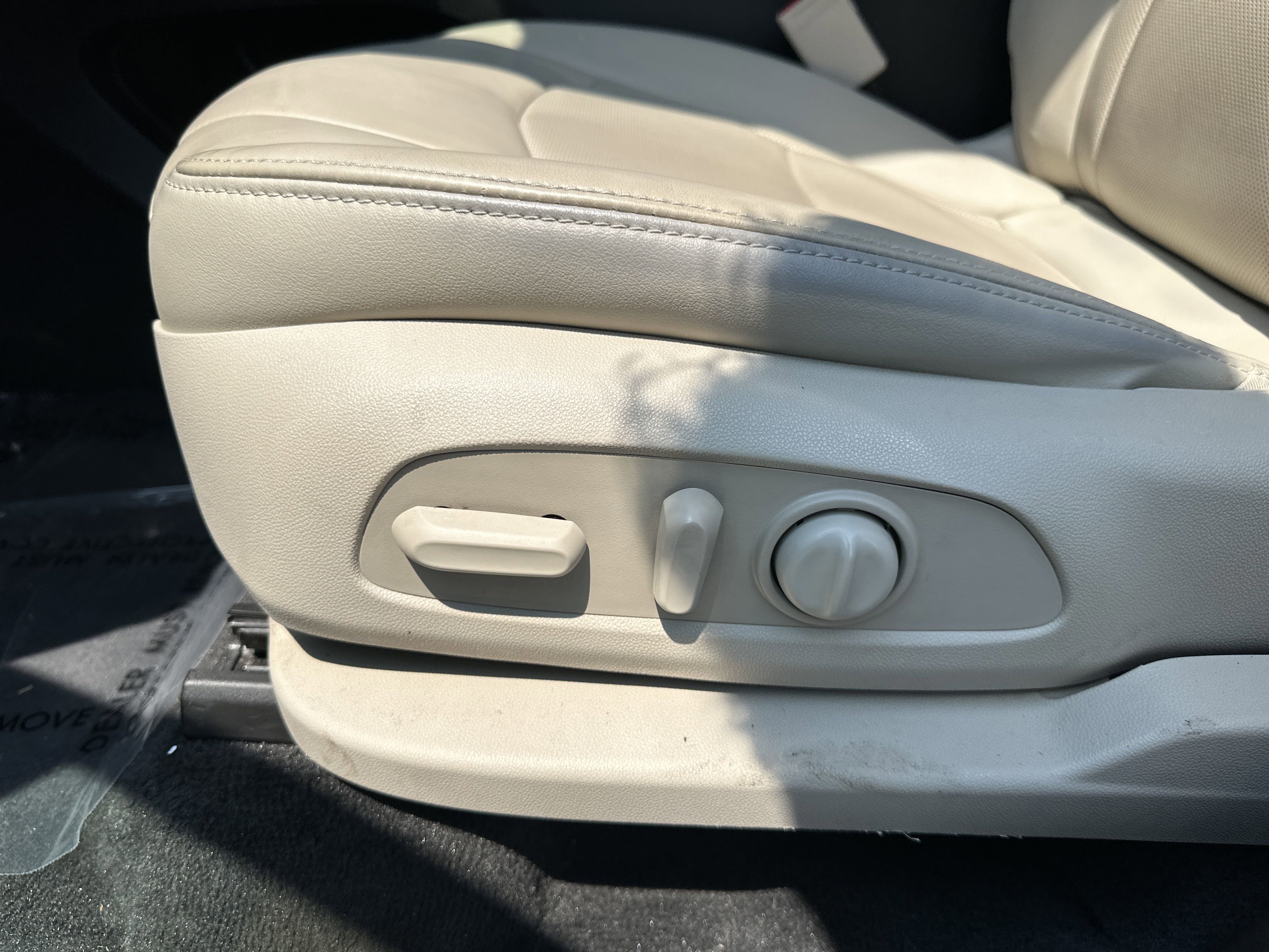 Used 2019 Buick Enclave Essence image 13