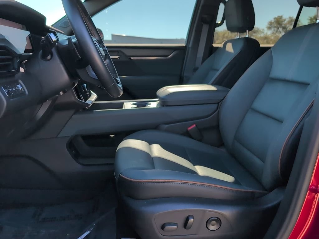 Used 2024 GMC Acadia AT4 w/ Luxury Package image 8