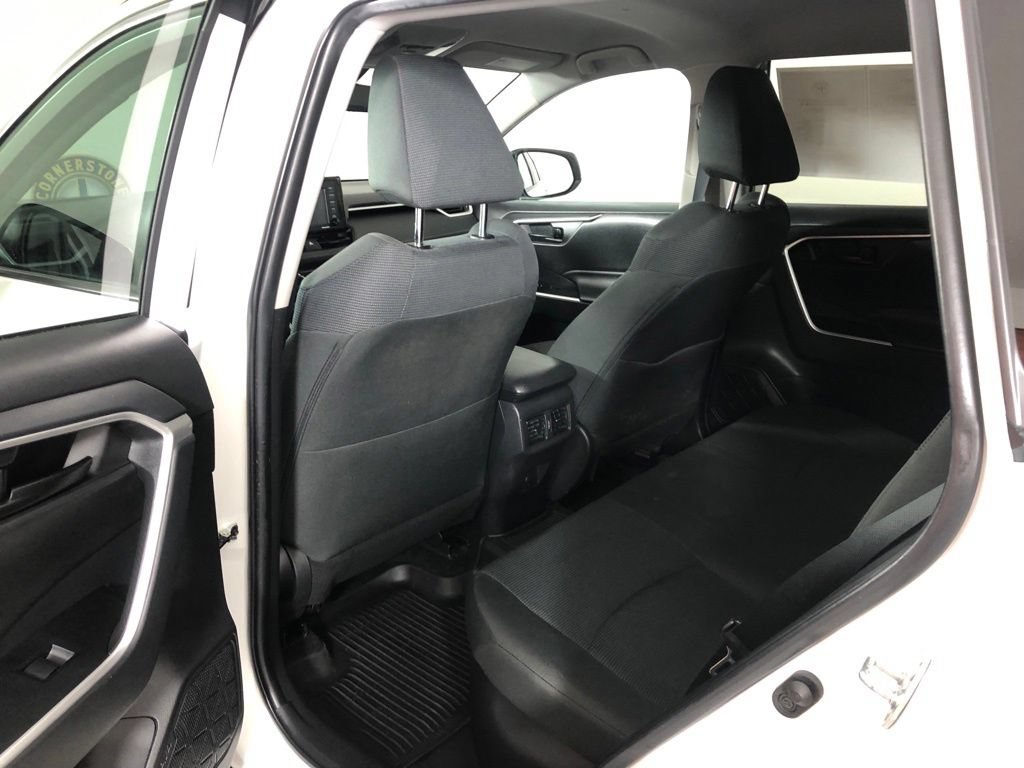 Used 2022 Toyota RAV4 LE AWD/4WD image 12