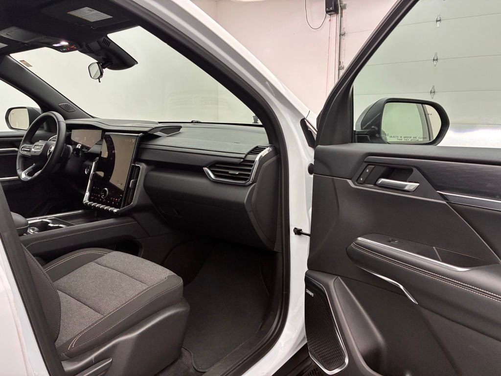 Used 2025 GMC Acadia Elevation image 23