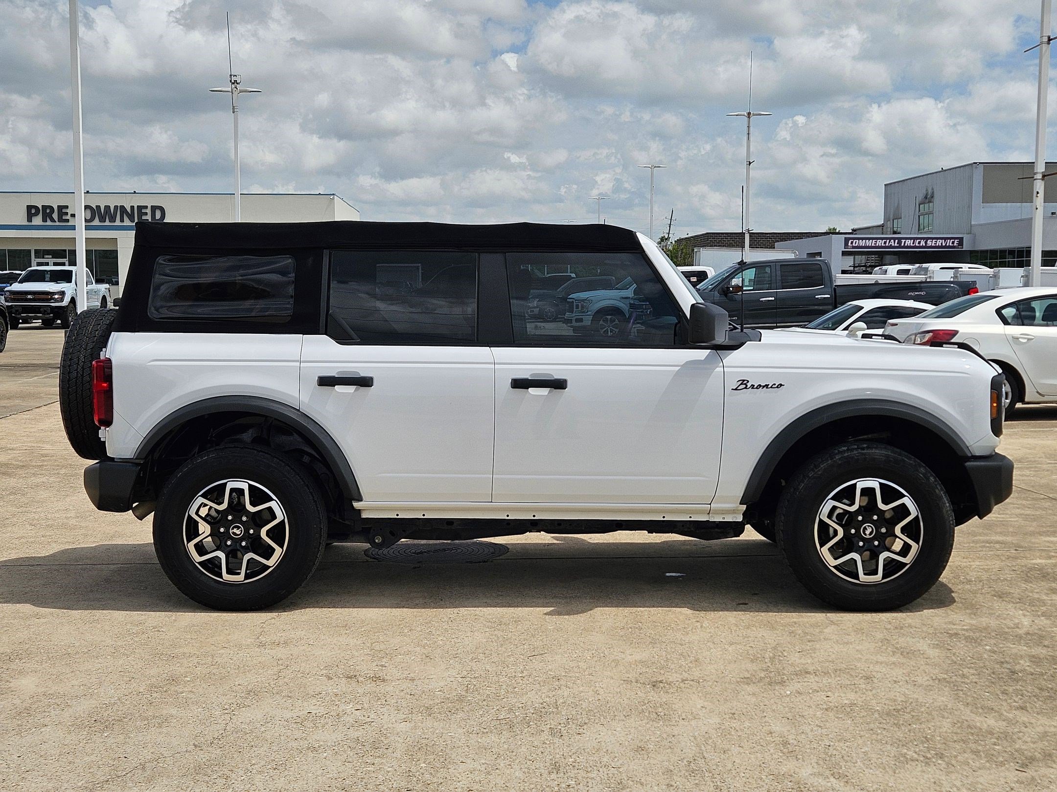 Certified 2022 Ford Bronco 4-Door AWD/4WD image 2