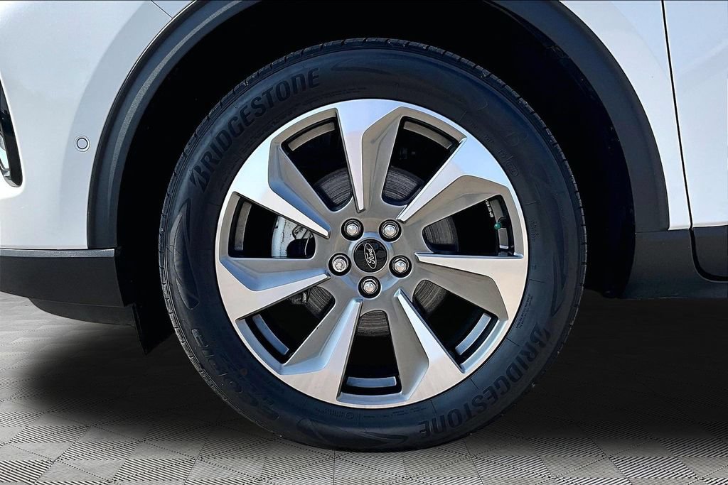 Certified 2023 Ford Escape Platinum w/ Premium Technology Package AWD/4WD image 9