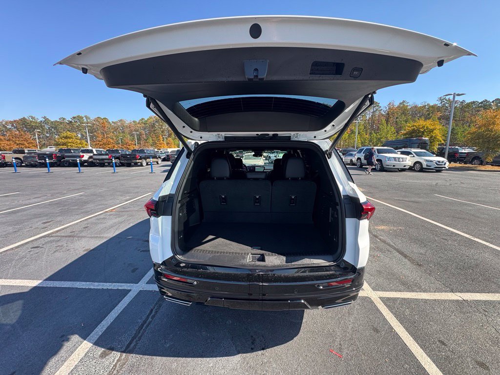 Used 2025 Buick Enclave Sport Touring w/ Power Package FWD image 28