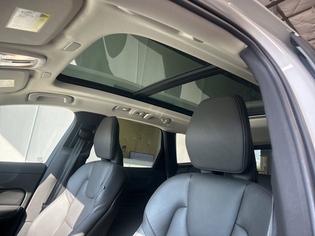 Used 2023 Volvo XC60 B5 Plus AWD/4WD image 5