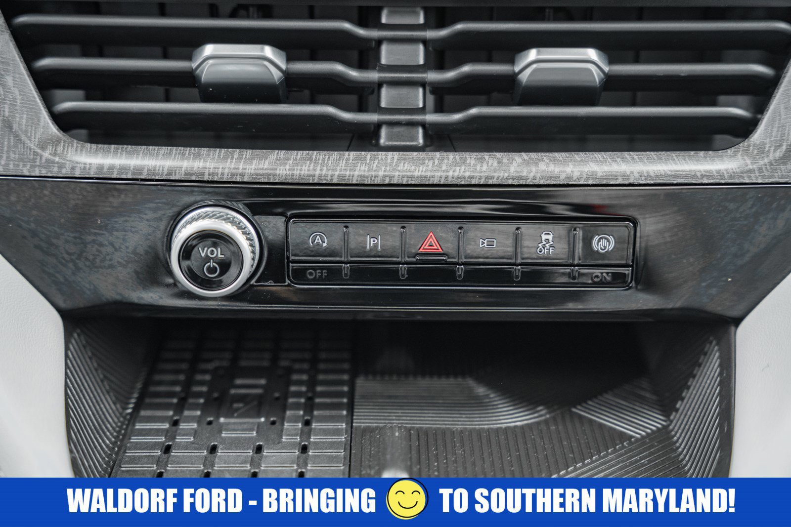 Certified 2025 Ford Explorer Platinum w/ Ultimate Package image 28