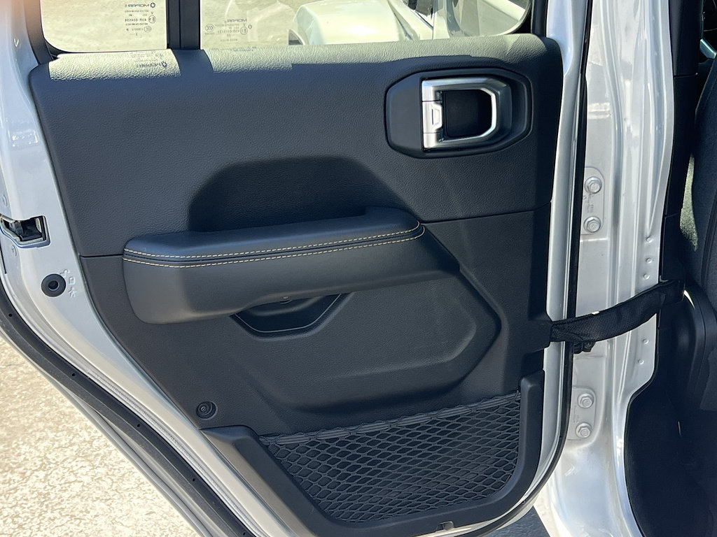 Used 2024 Jeep Wrangler Unlimited Sahara AWD/4WD image 31