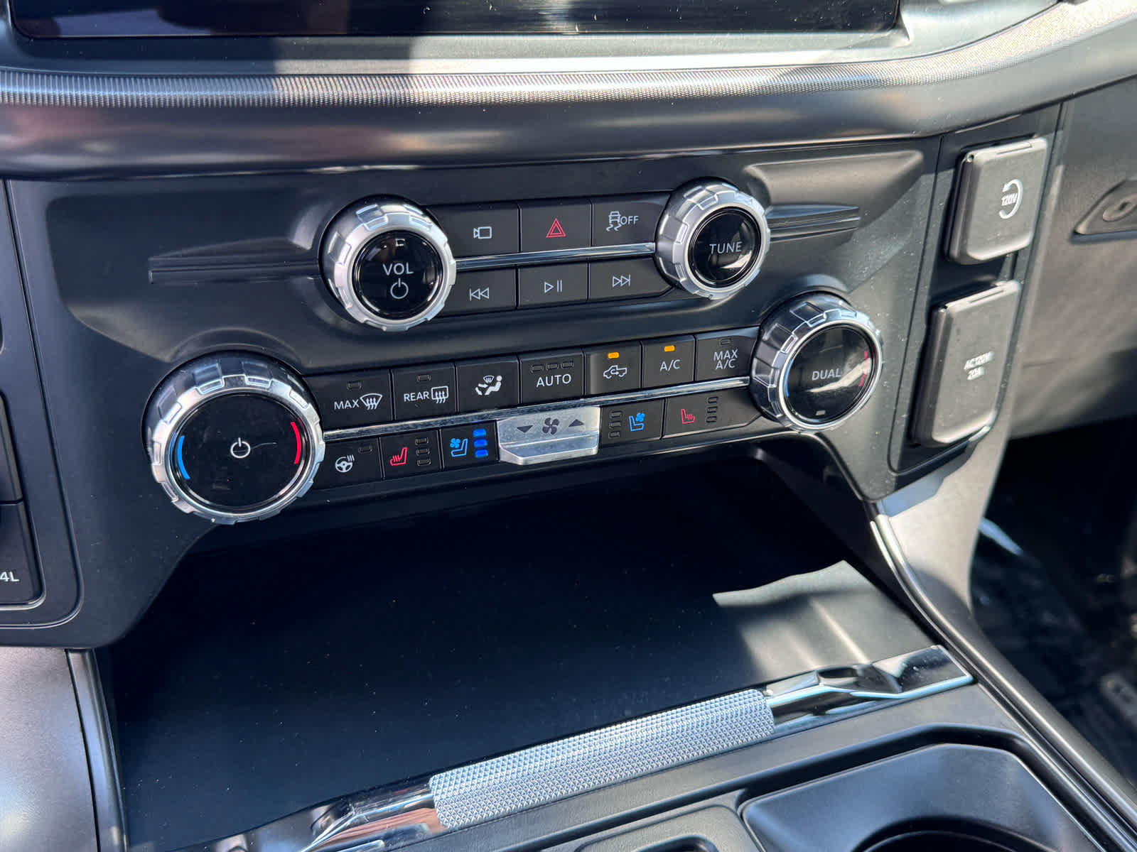 Certified 2025 Ford F150 Lariat w/ Equipment Group 501A Mid AWD/4WD image 35