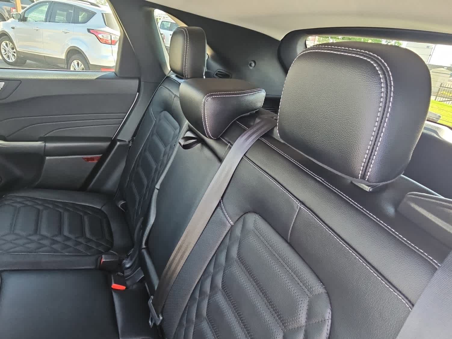 Certified 2024 Ford Escape Platinum w/ Premium Technology Package image 12