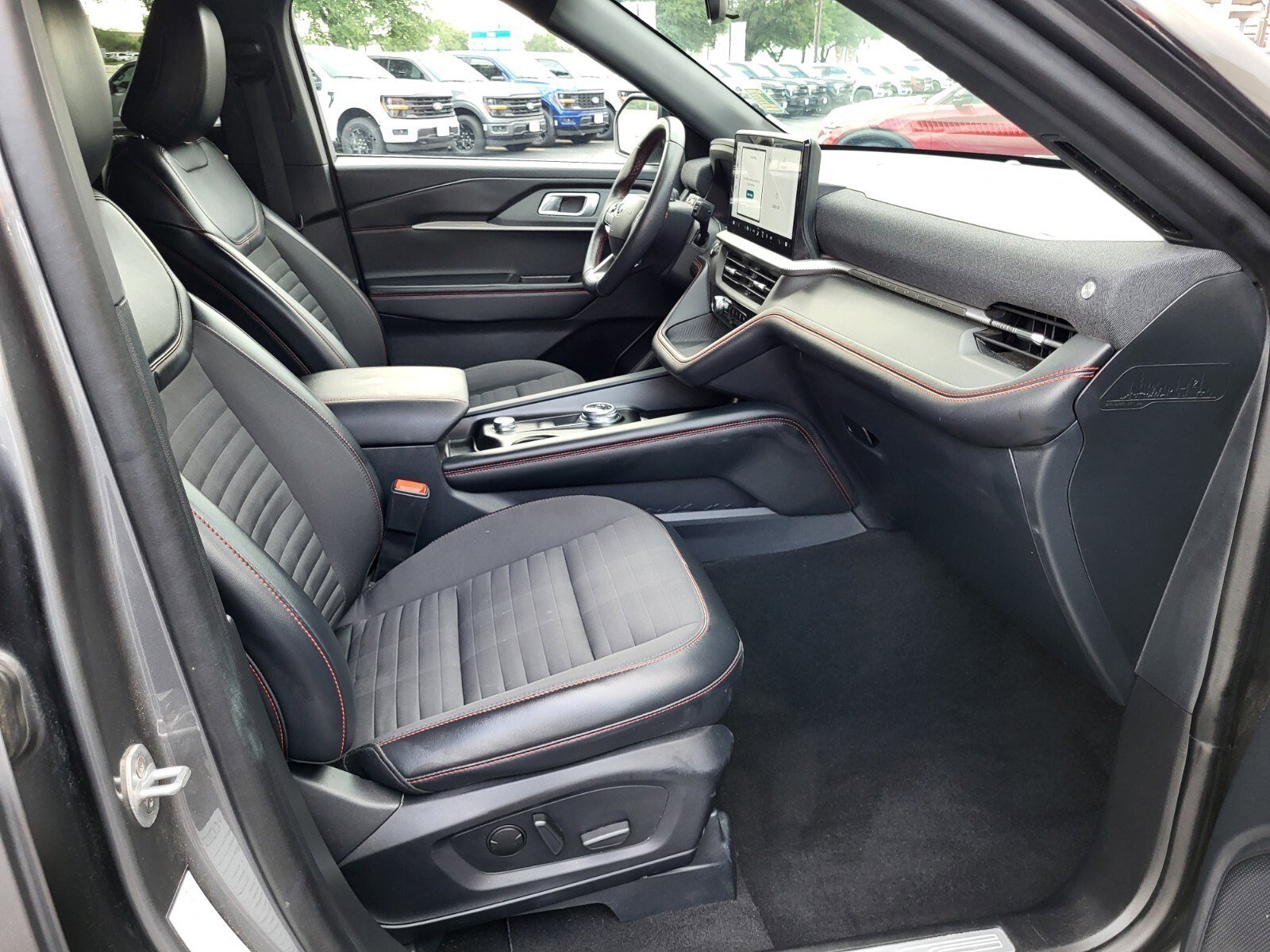 Certified 2025 Ford Explorer ST-Line w/ ST-Line Street Pack AWD/4WD image 13