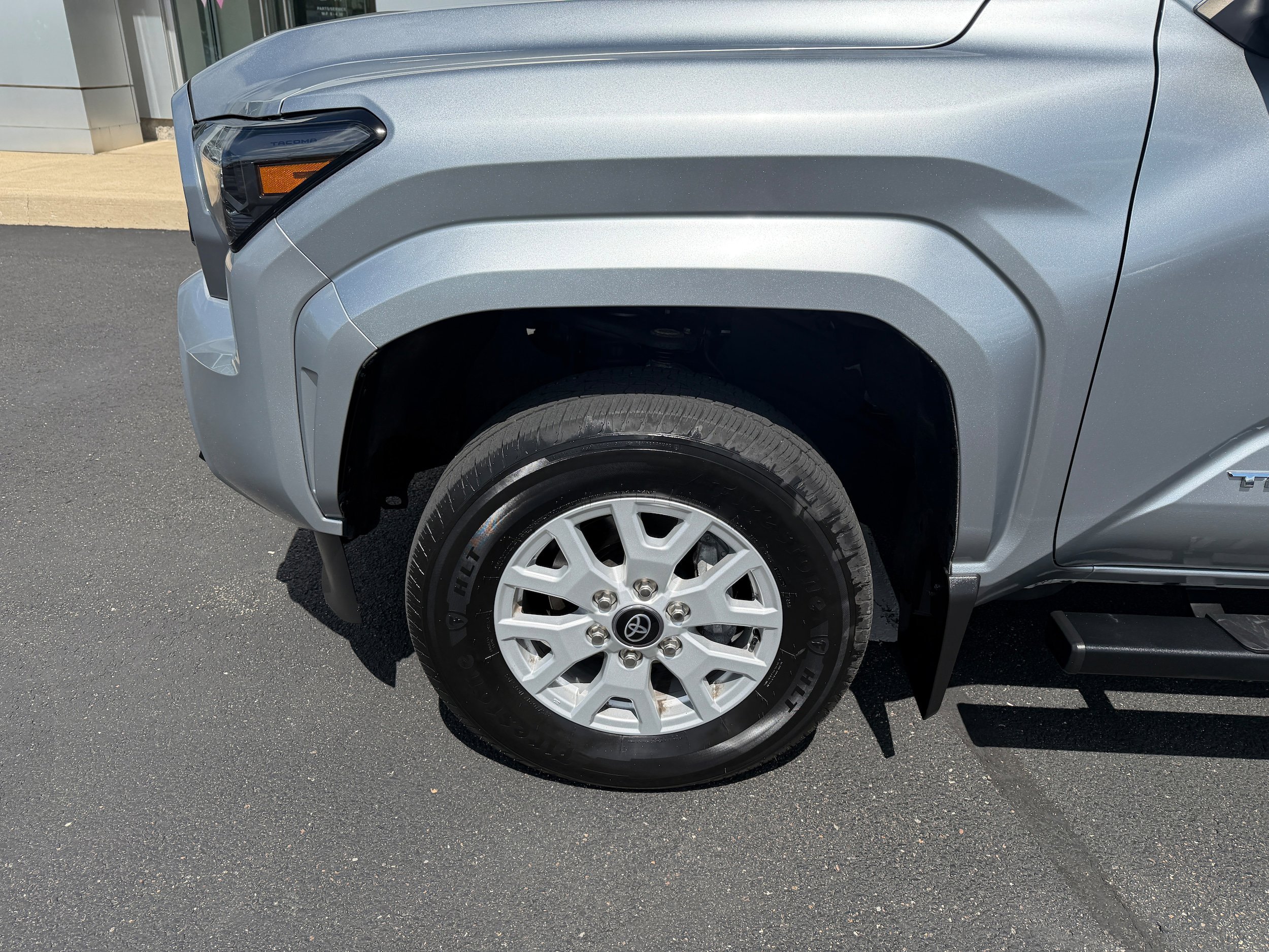 Used 2025 Toyota Tacoma SR5 AWD/4WD image 11