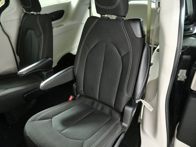 Used 2022 Chrysler Voyager LX FWD image 12