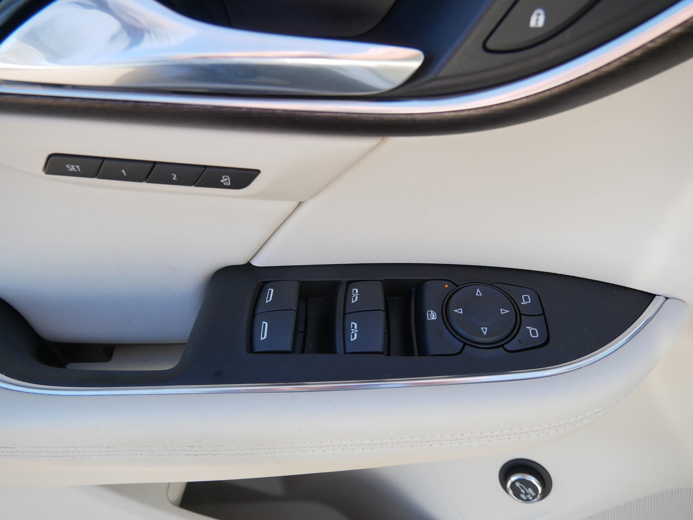 Used 2022 Buick Envision Avenir w/ Technology Package II image 19