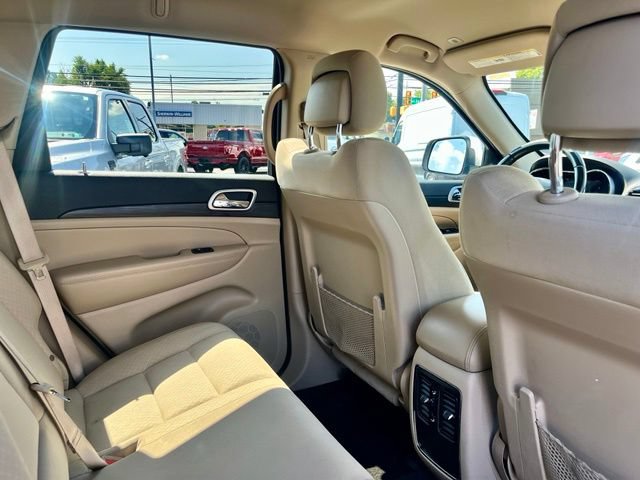 Used 2022 Jeep Grand Cherokee Laredo E AWD/4WD image 8