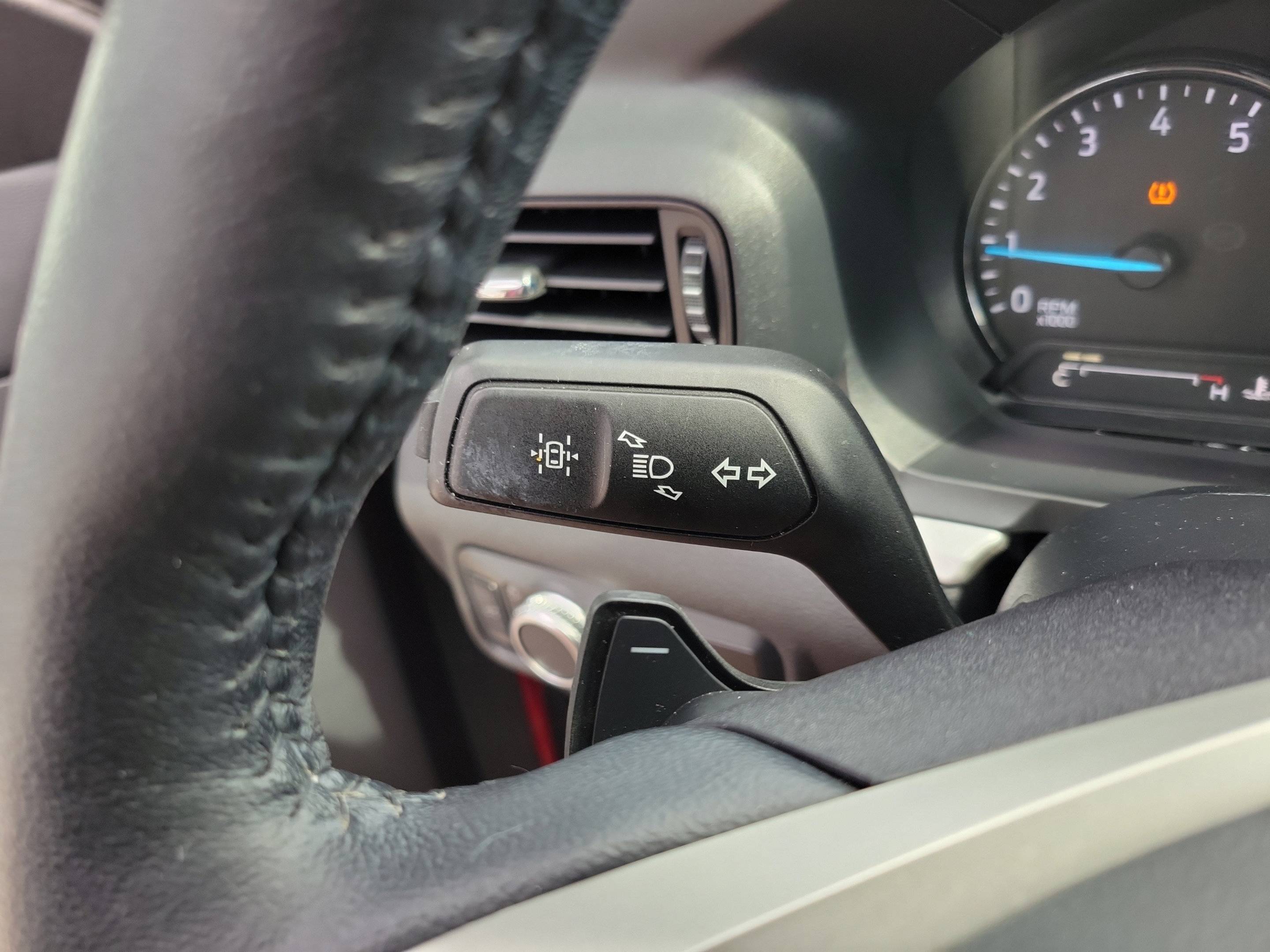 Certified 2020 Ford Explorer XLT RWD image 24