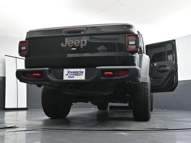 Used 2024 Jeep Gladiator Rubicon w/ Technology Group AWD/4WD image 38
