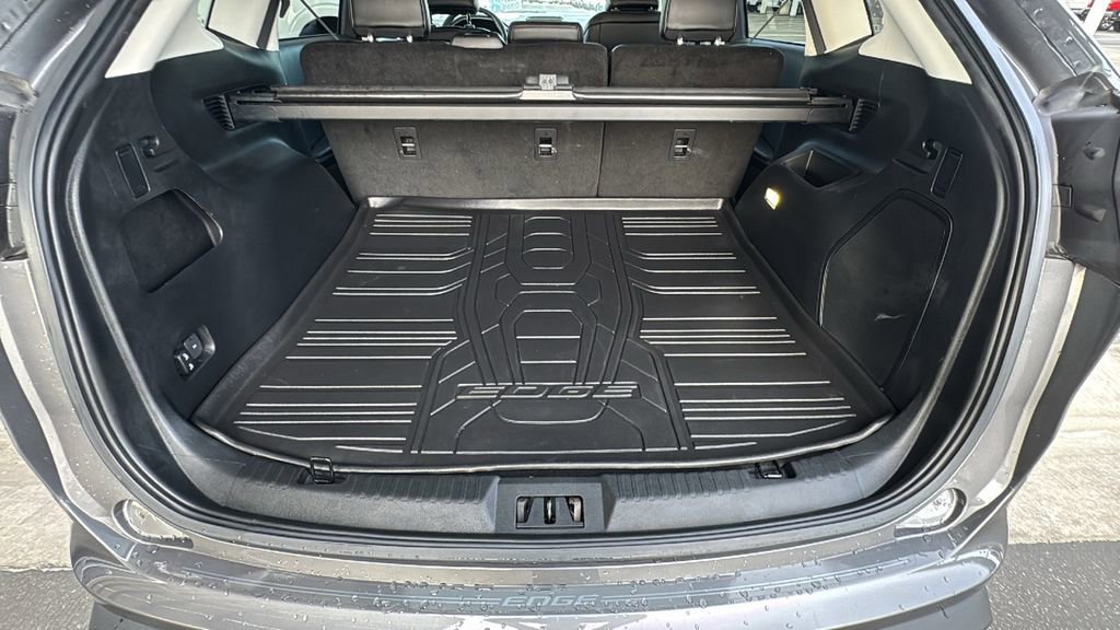 Certified 2022 Ford Edge Titanium w/ Class II Trailer Tow Package image 24