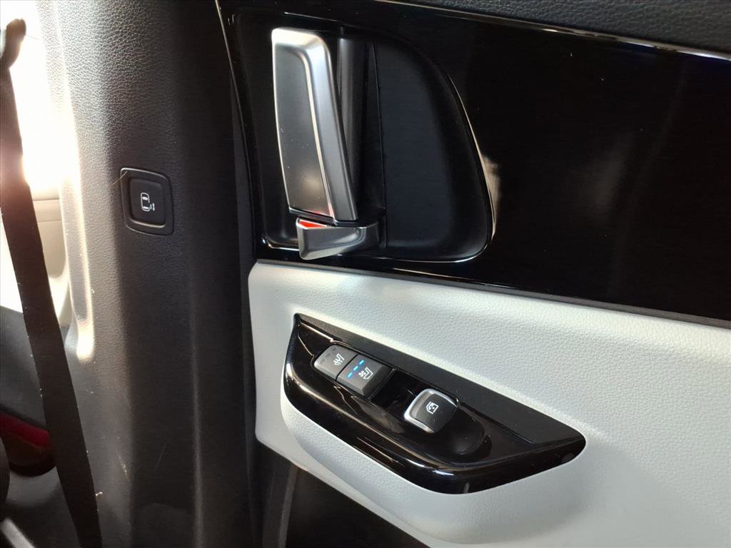 Used 2022 Kia Carnival SX Prestige image 13