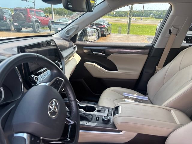 Used 2020 Toyota Highlander Limited AWD/4WD image 14