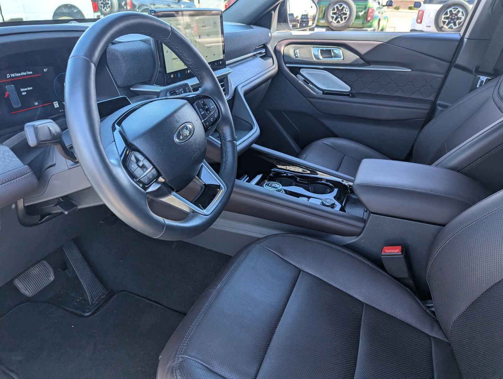 Certified 2025 Ford Explorer Platinum w/ LUX Leather Package image 16