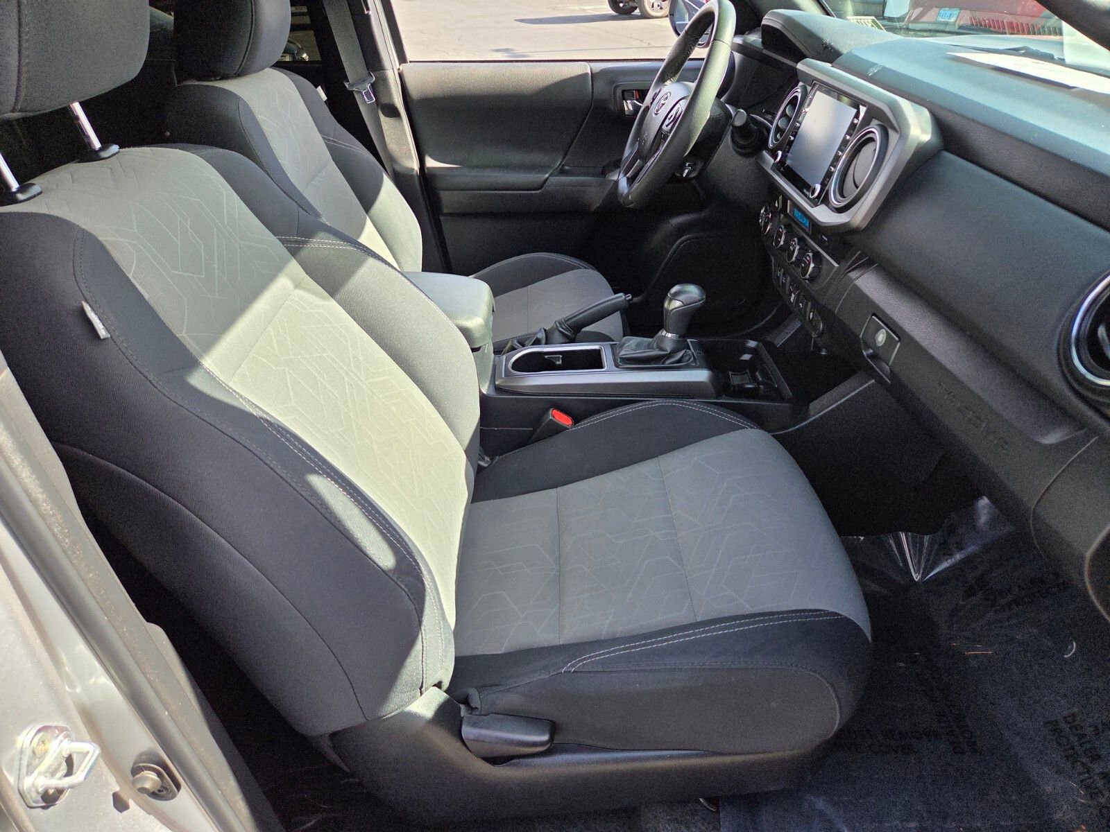 Used 2023 Toyota Tacoma TRD Off-Road w/ Technology Package AWD/4WD image 15