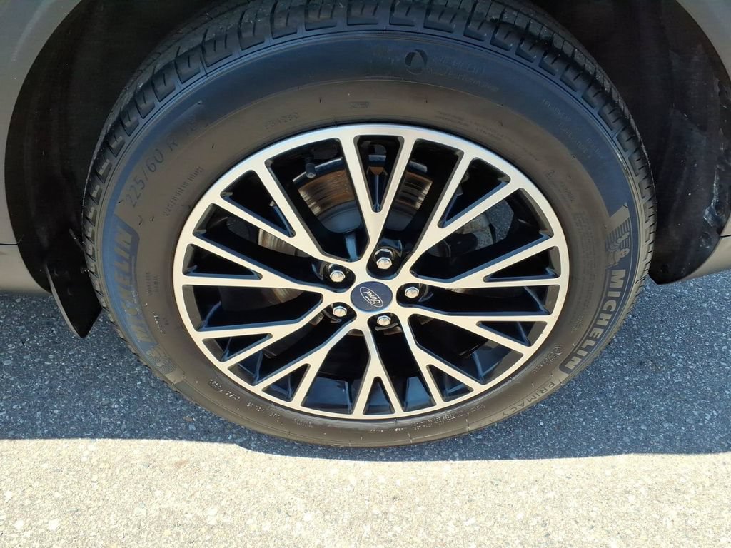 Certified 2022 Ford Escape Titanium FWD image 9