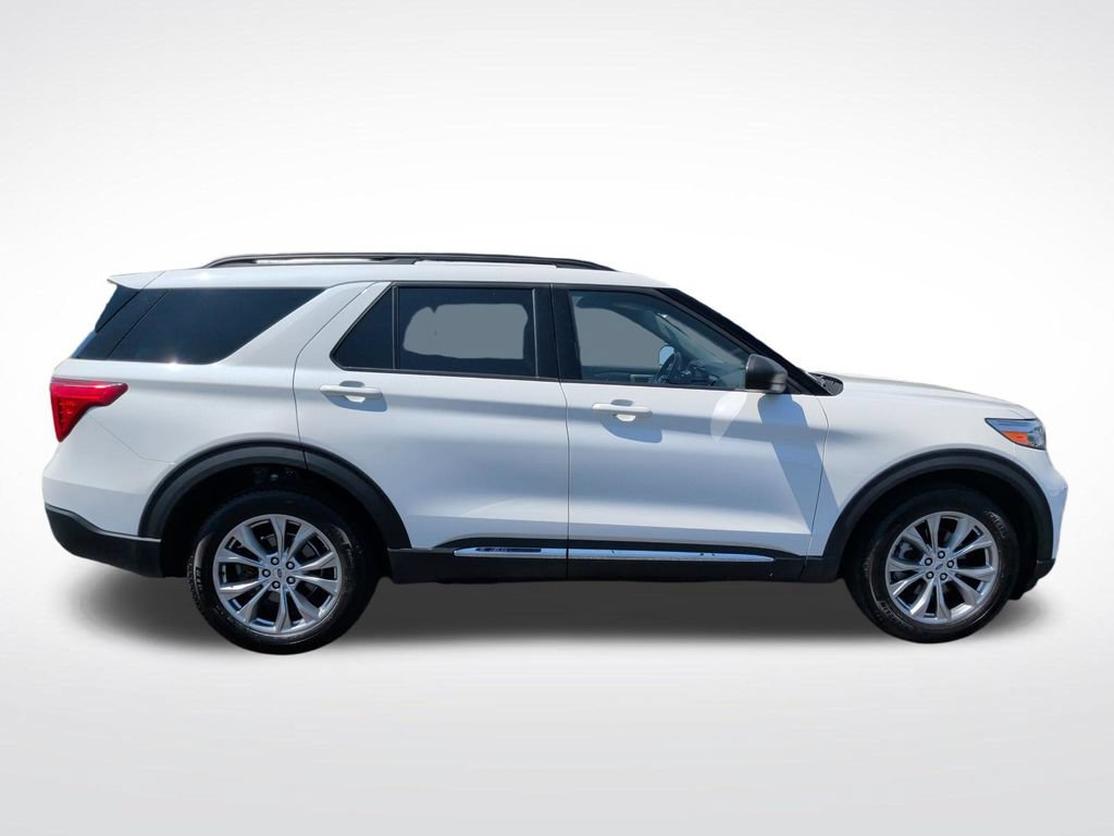 Certified 2023 Ford Explorer XLT w/ Equipment Group 202A AWD/4WD image 9