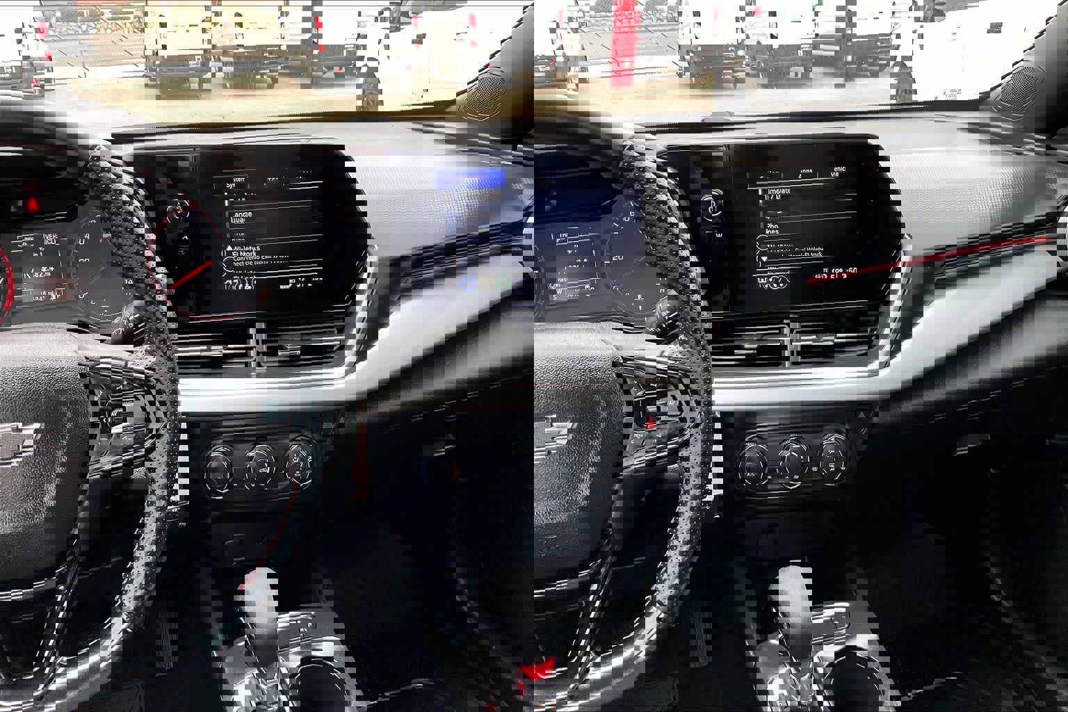 Used 2025 Chevrolet Trax RS w/ Driver Confidence Package image 9