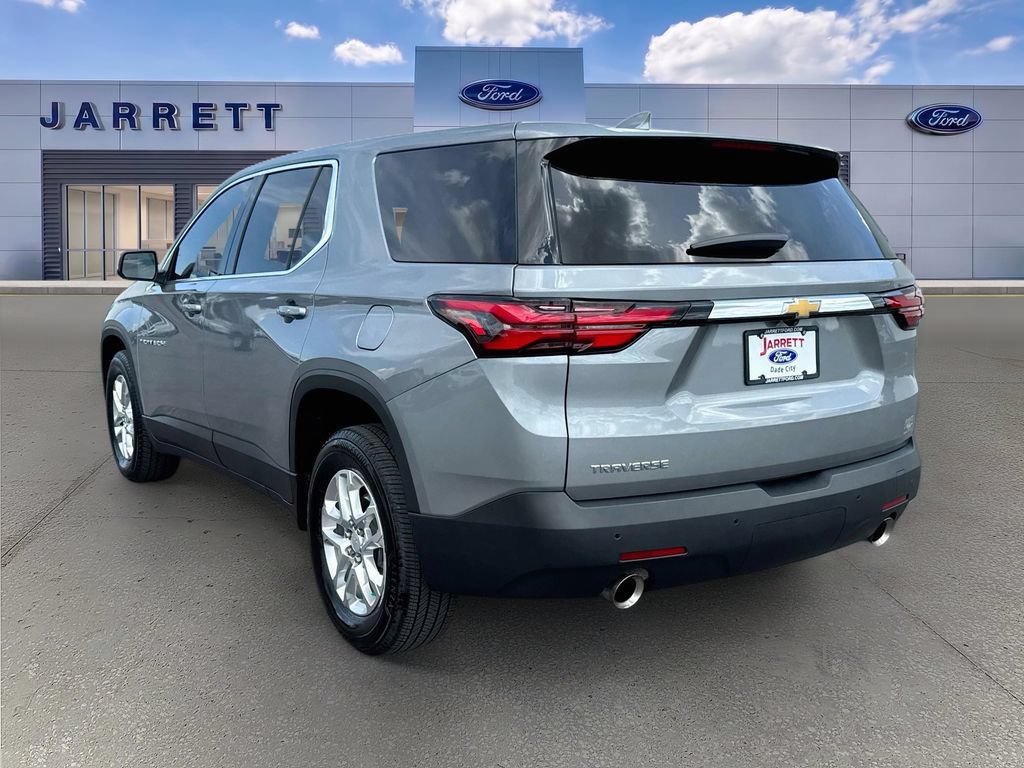 Used 2023 Chevrolet Traverse LS w/ Safety Package FWD image 5