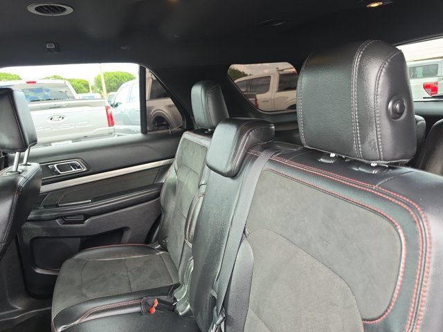 Certified 2019 Ford Explorer XLT w/ Equipment Group 202A FWD image 15