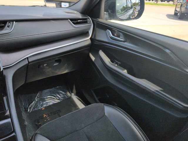 Used 2024 Jeep Grand Cherokee L Laredo AWD/4WD image 17