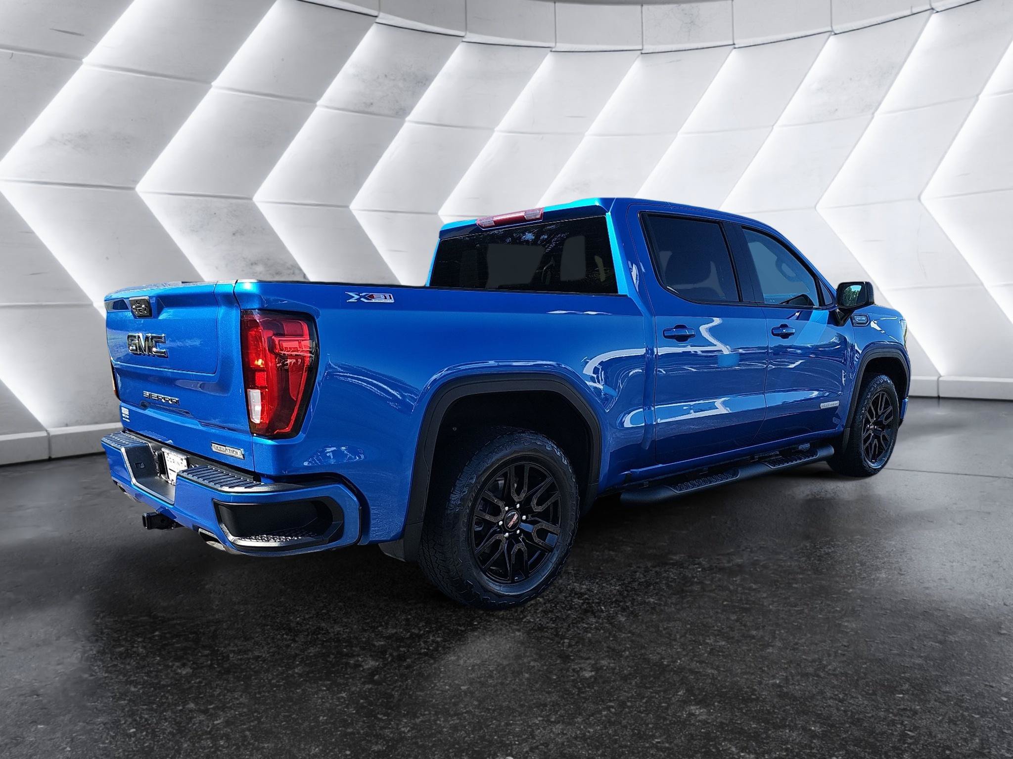 Used 2023 GMC Sierra 1500 Elevation w/ X31 Off-Road Package AWD/4WD image 7