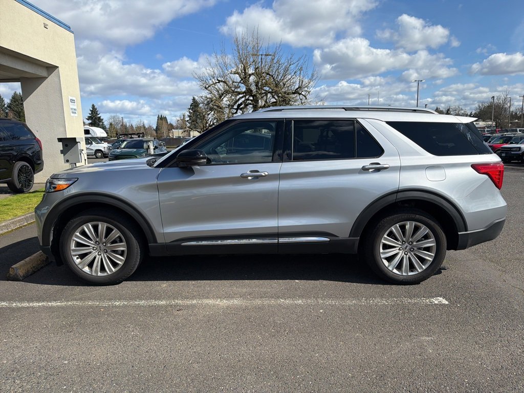 Certified 2022 Ford Explorer Limited w/ Equipment Group 301A image 2