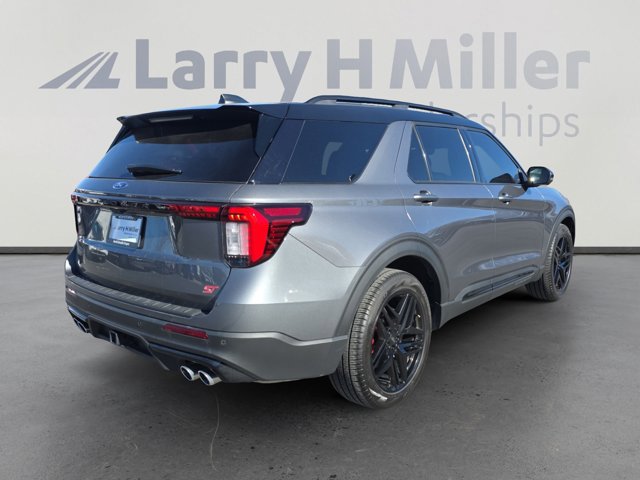 Certified 2025 Ford Explorer ST image 5