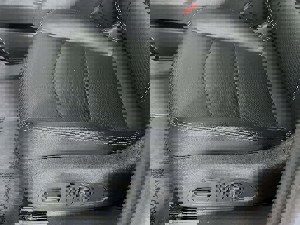 Used 2024 GMC Terrain SLT image 27