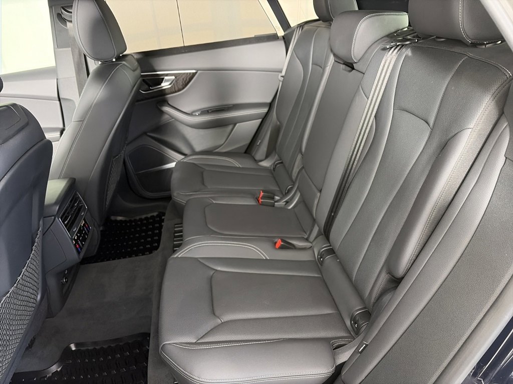 Used 2023 Audi Q8 Prestige image 13