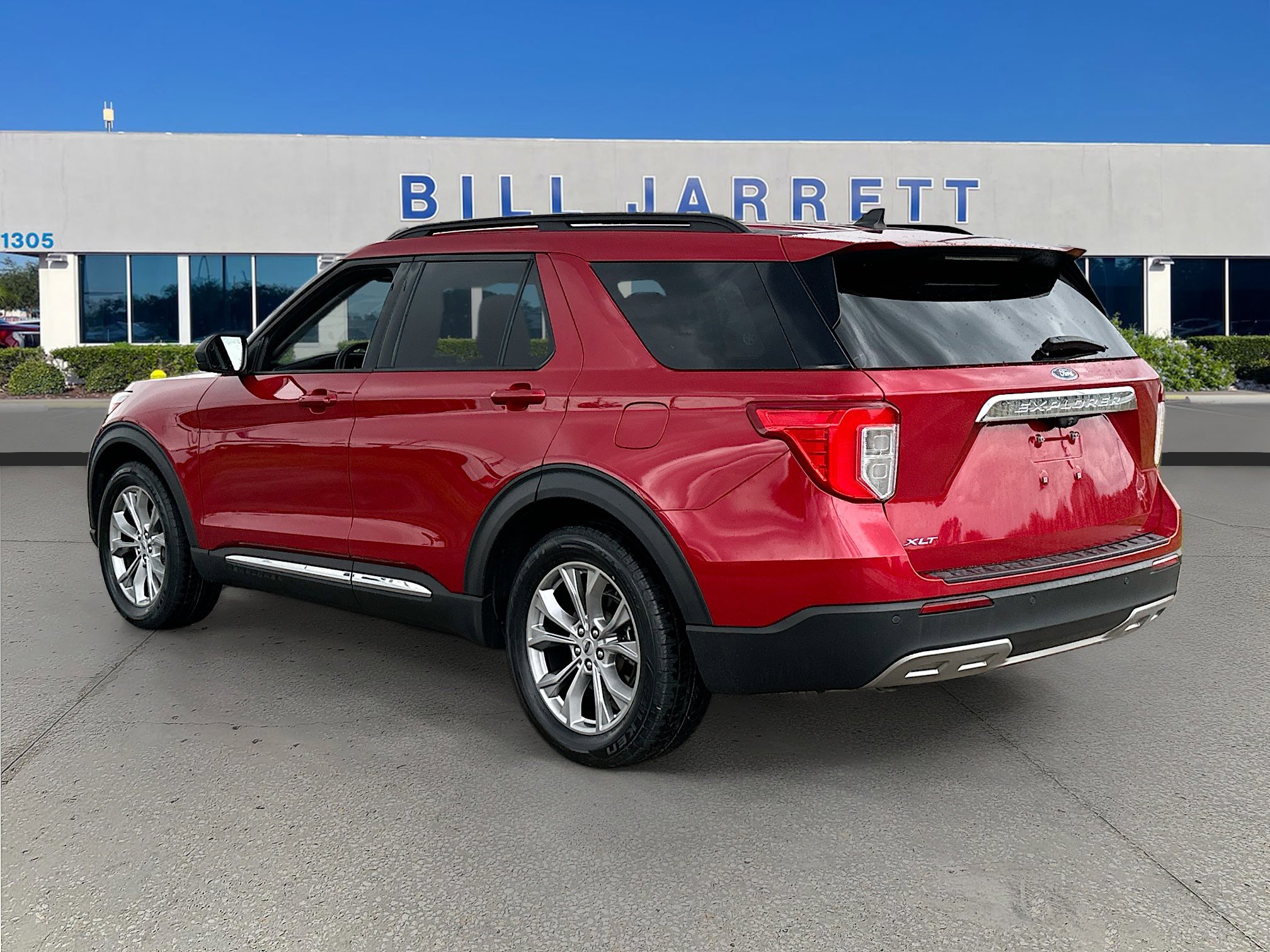 Certified 2022 Ford Explorer XLT w/ Equipment Group 202A RWD image 5