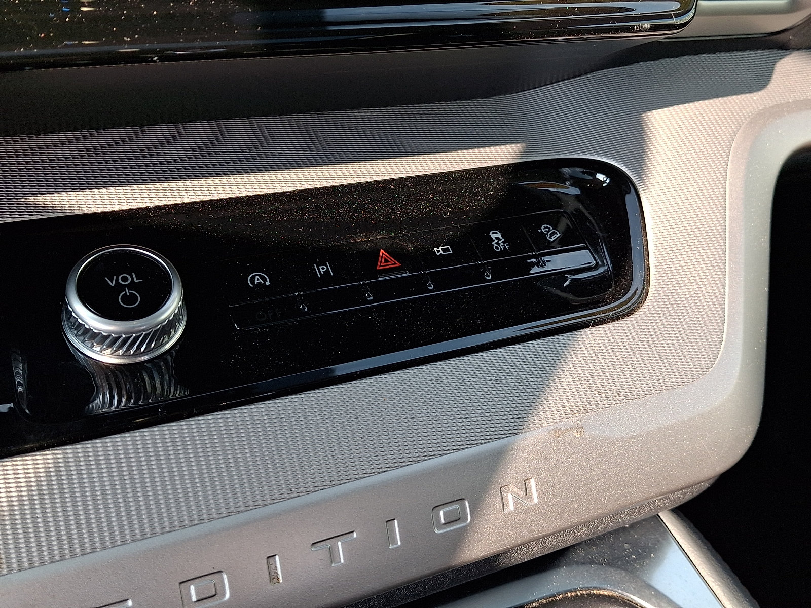 Certified 2025 Ford Expedition Active AWD/4WD image 18