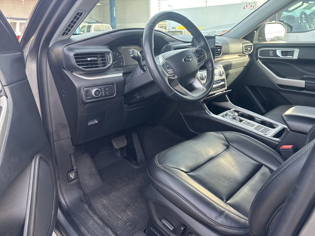 Certified 2022 Ford Explorer XLT w/ Equipment Group 202A image 9