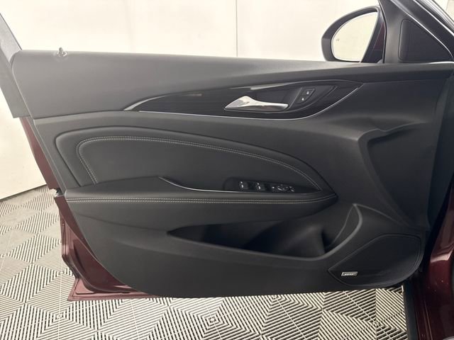 Used 2018 Buick Regal Essence w/ Driver Confidence Package #1 AWD/4WD image 27