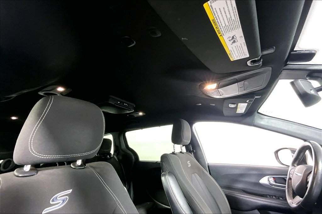 Used 2020 Chrysler Pacifica Touring w/ S Appearance Package FWD image 22