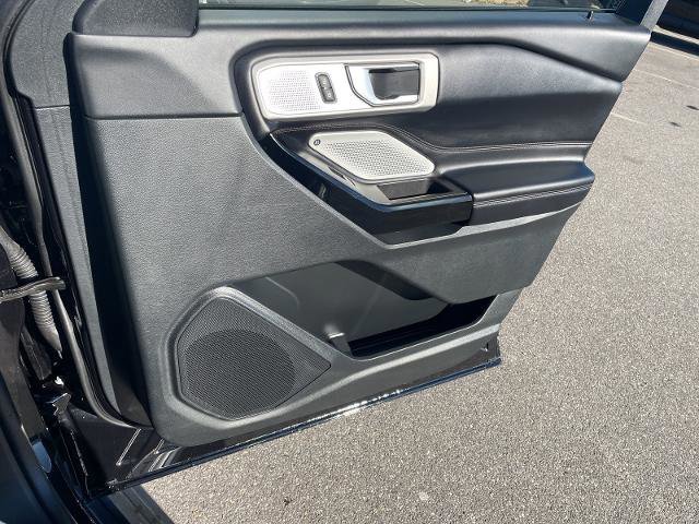 Certified 2022 Ford Explorer Platinum w/ Equipment Group 601A image 23