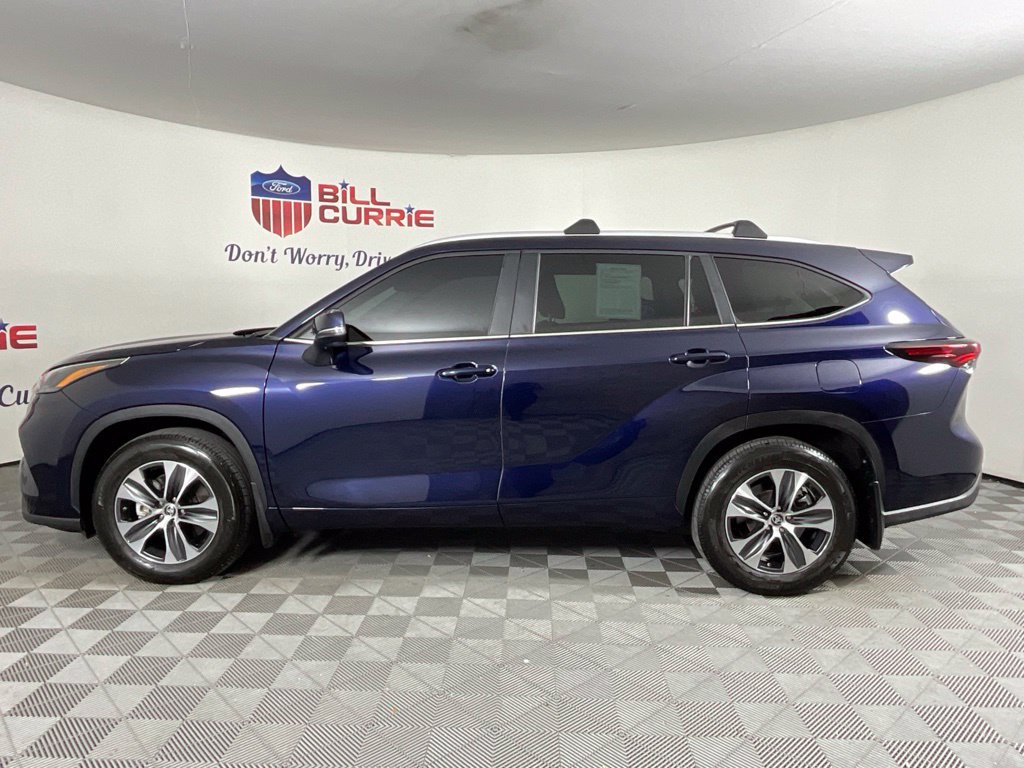 Used 2025 Toyota Highlander XLE FWD image 6