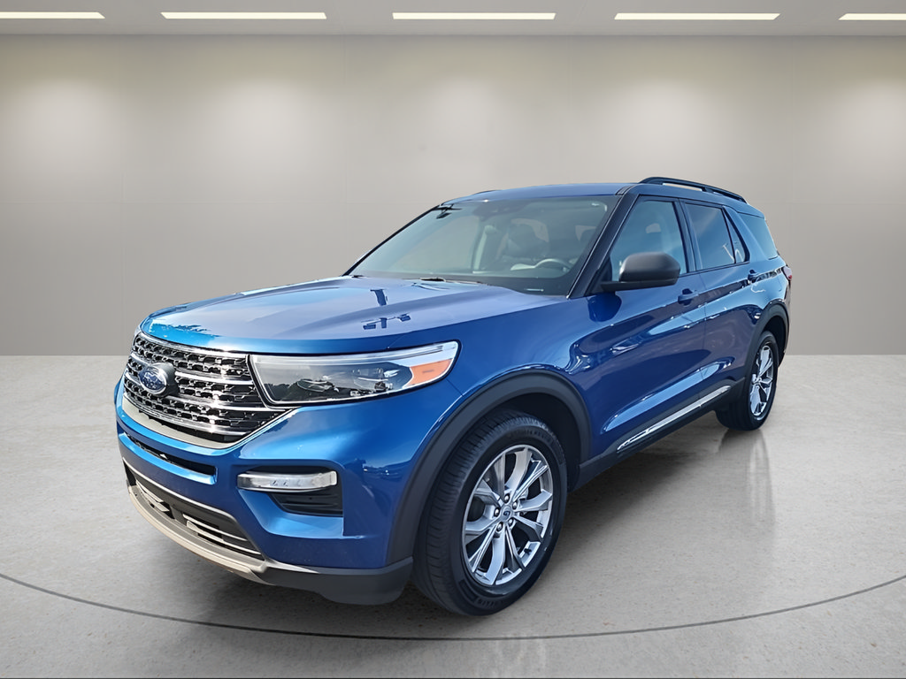 Certified 2023 Ford Explorer XLT w/ Equipment Group 202A AWD/4WD image 3