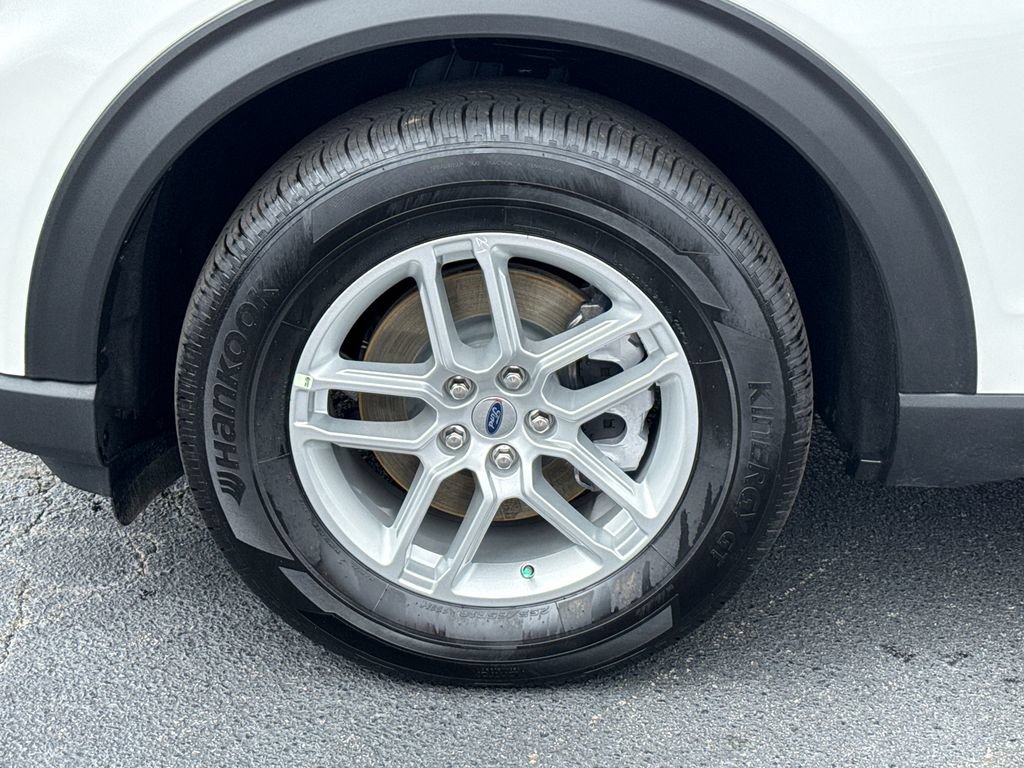 Certified 2026 Ford Explorer Active RWD image 11