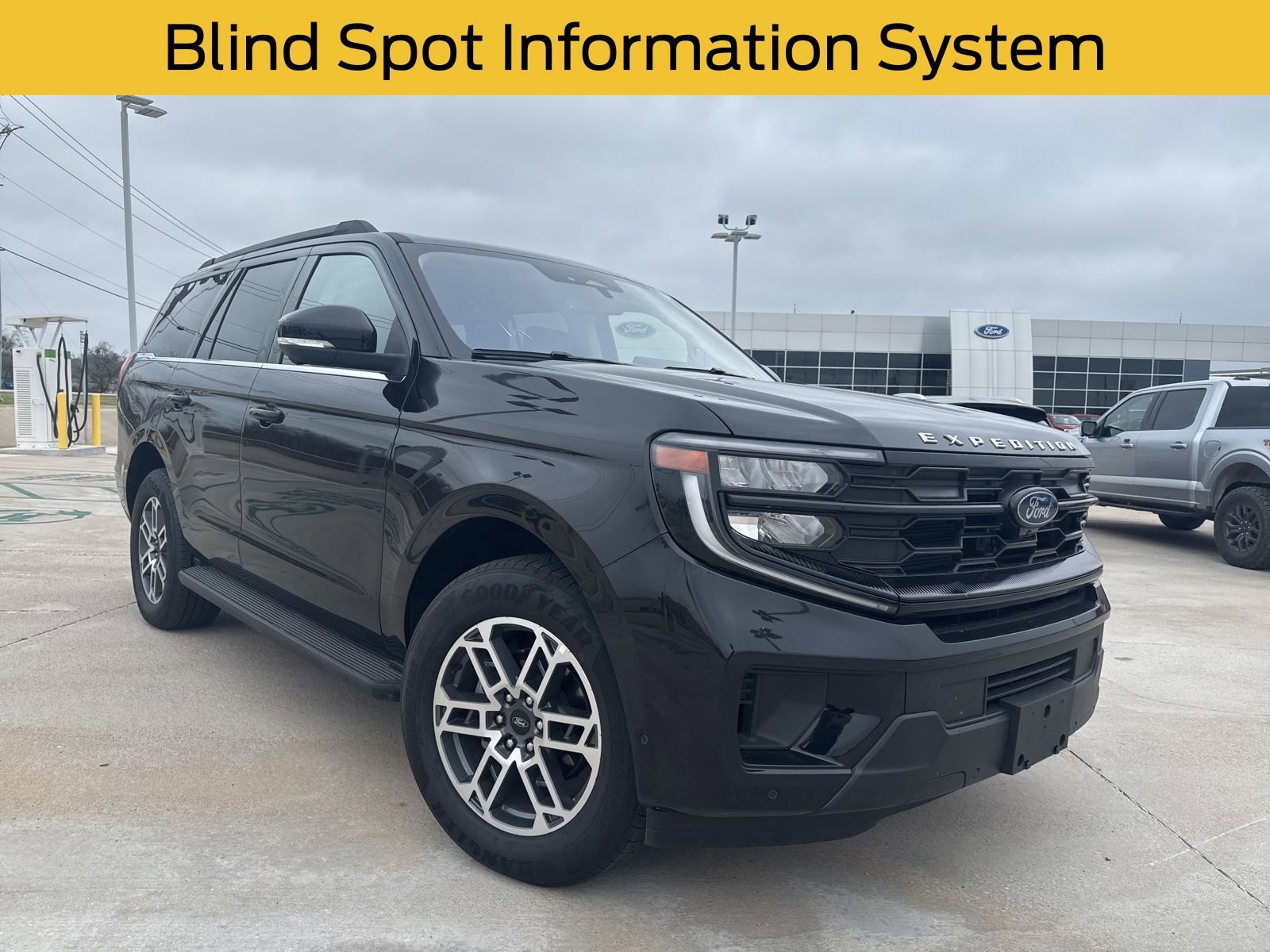 Certified 2025 Ford Expedition Active image 1