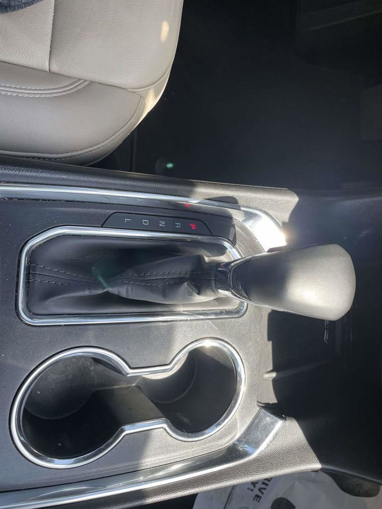 Used 2023 Chevrolet Traverse LT image 17