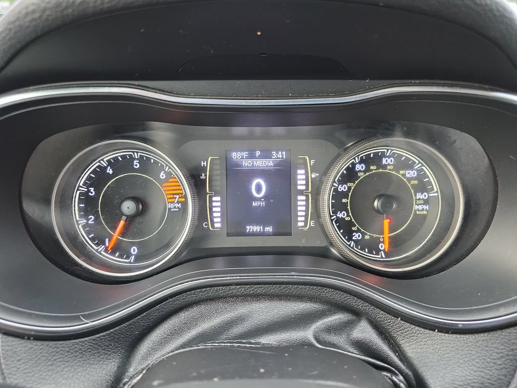 Used 2019 Jeep Cherokee Latitude w/ Popular Appearance Group FWD image 34