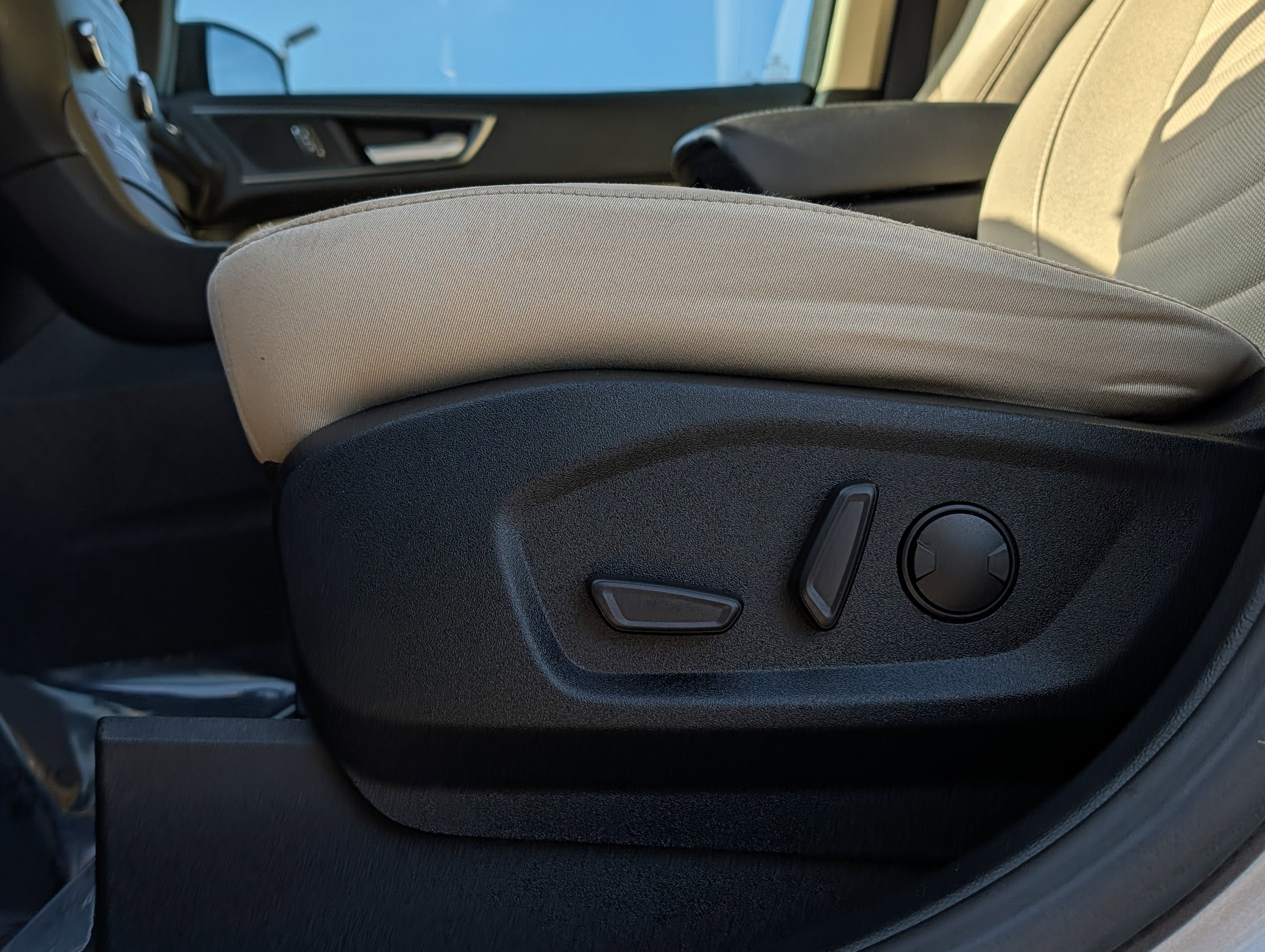 Certified 2020 Ford Edge SE image 22