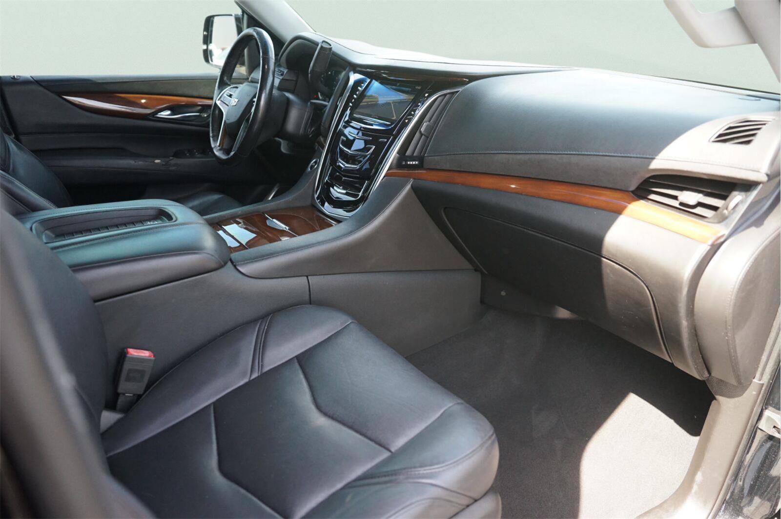 Used 2019 Cadillac Escalade Luxury AWD/4WD image 20