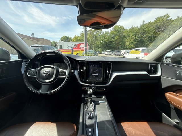 Used 2018 Volvo XC60 T5 Momentum w/ Vision Package AWD/4WD image 20